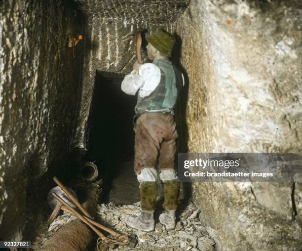 The salt mine of Hallstatt. Salzkammergut. Upper Austria. Hand-colored lantern slide. Around 1910.