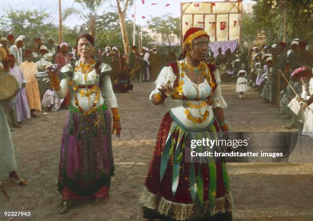 Arabic belly dancer. Egypt. Hand-colored lantern slide. Around 1910.