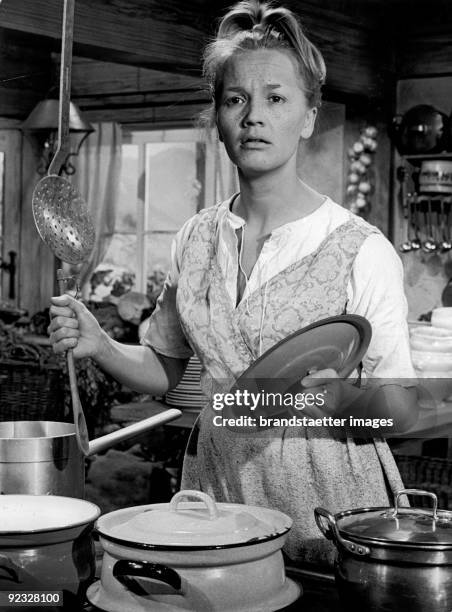 Swiss actress Liselotte Pulver playing a double role in the comedy "Kohlhiesels Toechter". Germany. Photograph. 1962.