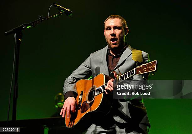David Gray performs at Madison Square Garden on October 24, 2009 in New York City.
