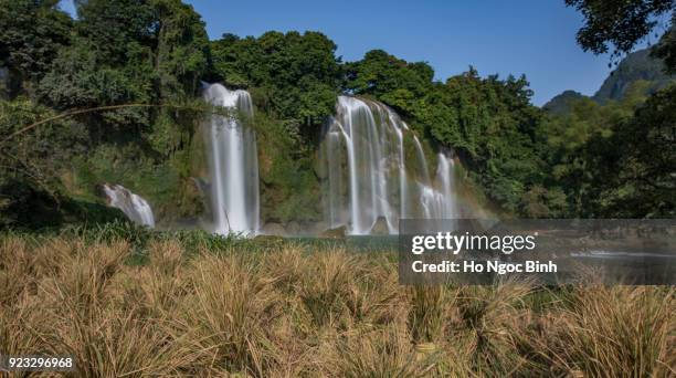 ban gioc waterfall - detian waterfall ban gioc waterfall is the most magnificent waterfall in vietnam, located in dam thuy commune, trung khanh district, cao bang - detian waterfall stock pictures, royalty-free photos & images