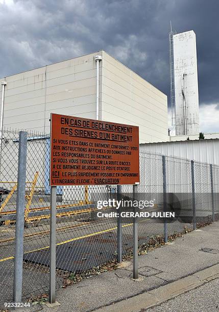 Partial view of the "atelier de technologie du plutonium" at the Cadarache nuclear research centre taken on October 15, 2009 in...