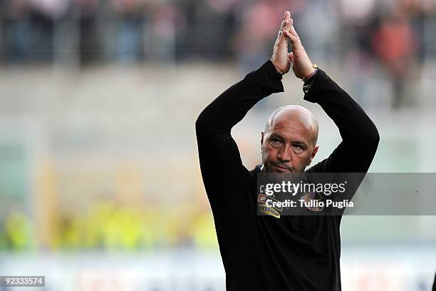 Walter Zenga coach of Palermo celebrates victory after the Serie A match between US Citta di Palermo and Udinese Calcio at Stadio Renzo Barbera on...