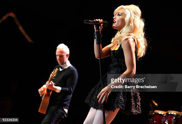 Tom Dumont and Gwen Stefani of No Doubt perform at Shoreline Amphitheatre on October 24, 2009 in Mountain View, California.