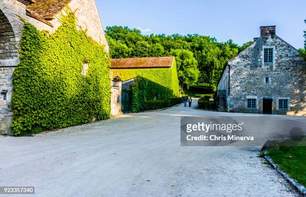 old pebbled road outside the abbey of fontenay - pebbled road stock pictures, royalty-free photos & images