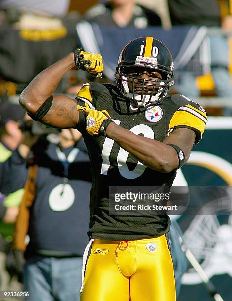 Santonio Holmes of the Pittsburgh Steelers celebrates a play against the Minnesota Vikings at Heinz Field on October 25, 2009 in Pittsburgh,...