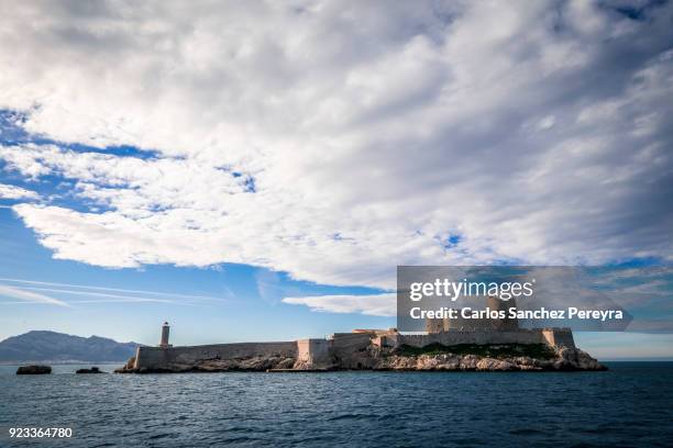 castle chateau d´if and exprisión that appears in the count of montecristo - montecristo island location stock pictures, royalty-free photos & images