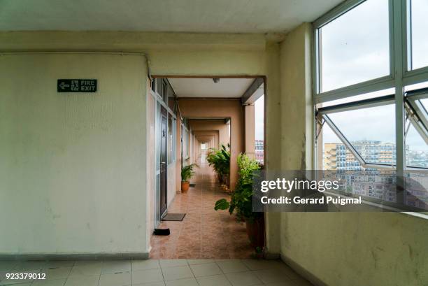 outdoors corridor of 1004 apartment flats in lagos (nigeria) - hall building stock pictures, royalty-free photos & images