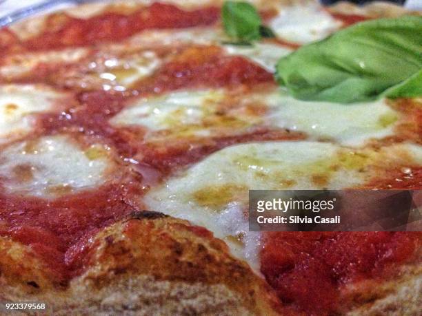 pizza ”speciale” close-up - silvia casali stock-fotos und bilder