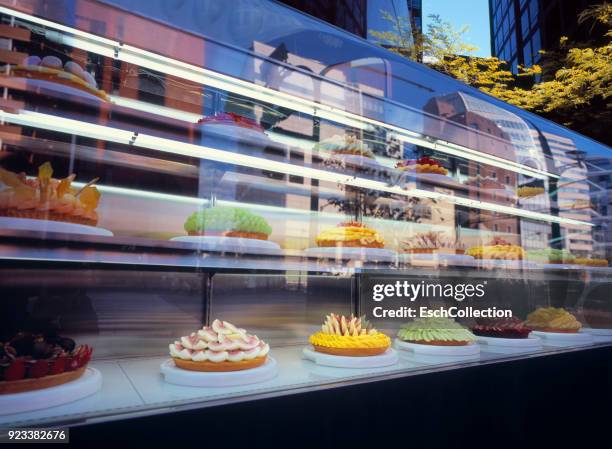 window display of bakery with colorful fruit cakes - cake display stock-fotos und bilder