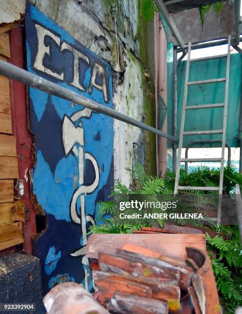 Basque Eta Logos 234 Eta (Letter) Stock Photos, High-Res Pictures, and Images - Getty Images