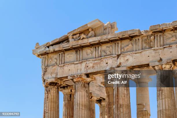 detail of the parthenon entablature in the acropolis of athens, greece - akropolis stock-fotos und bilder