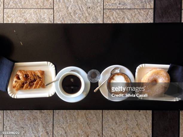 italian coffee and cappuccino with pastries - silvia casali fotografías e imágenes de stock