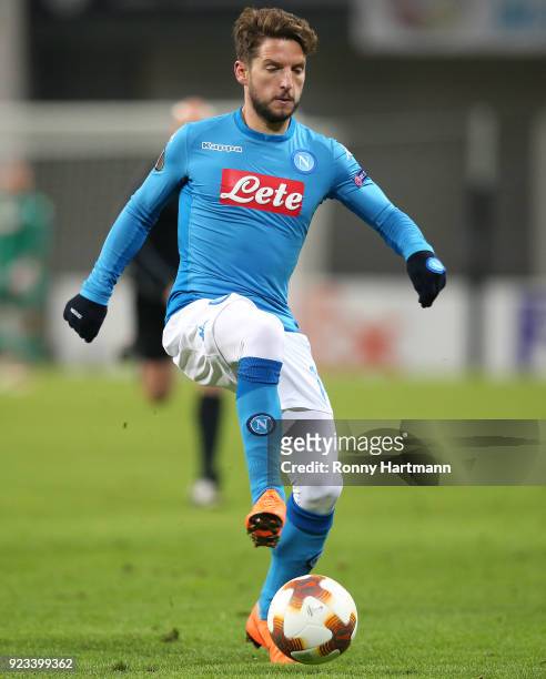 Dries Mertens of Napoli controls the ball during the UEFA Europa League Round of 32 match between RB Leipzig and Napoli at the Red Bull Arena on...