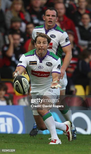 Andy Gomarsall of Leeds passes the ball during the Guinness Premiership match between Saracens and Leeds Carnegie at Vicarage Road on October 25,...