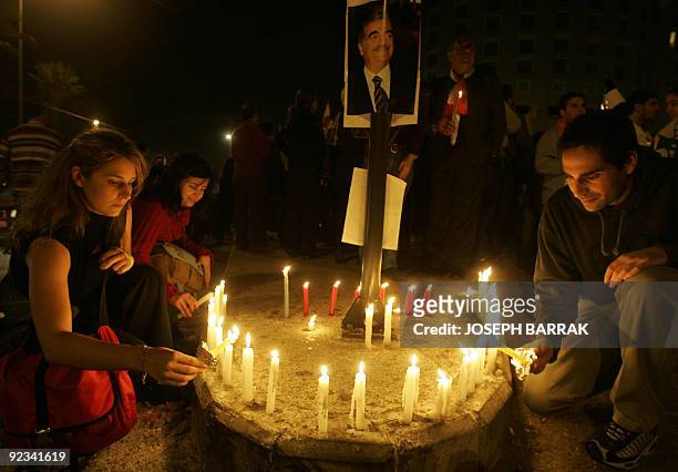 Lebanese Sani Nawfal and his French fiancee Marlenne join protestors late 18 February 2005 on the second night of the peaceful candlelight vigil...