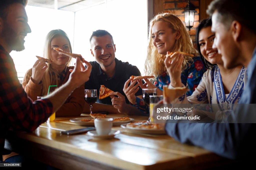 friends eating pizza together, Stock image