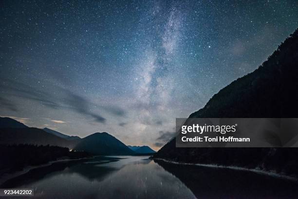 stars shining over lake sylvensteinspeicher - sylvenstein lake bildbanksfoton och bilder
