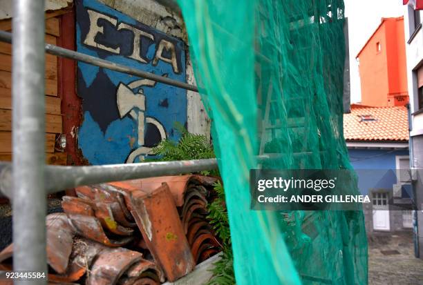 Basque Eta Logos 234 Eta (Letter) Stock Photos, High-Res Pictures, and Images - Getty Images