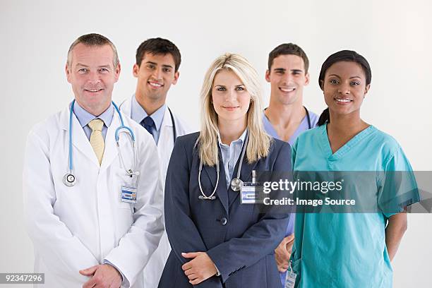 personal del hospital - group health workers white background fotografías e imágenes de stock