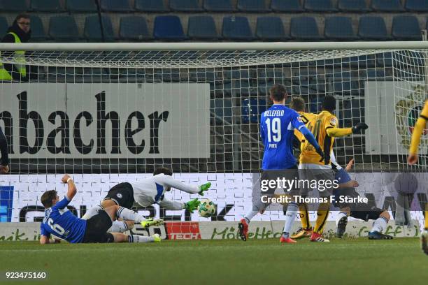 Lucas Roeser scores his teams second goal during the Second Bundesliga match between DSC Arminia Bielefeld and SG Dynamo Dresden at Schueco Arena on...