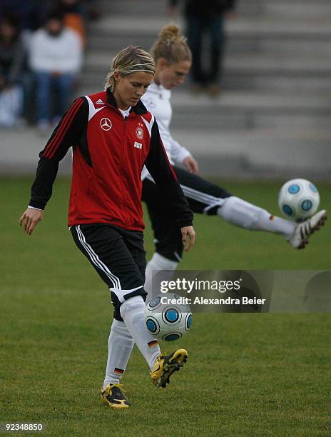 Saskia Bartusiak and Kim Kulig of the women's German national football team warm up during a training session on October 26, 2009 in Gersthofen,...