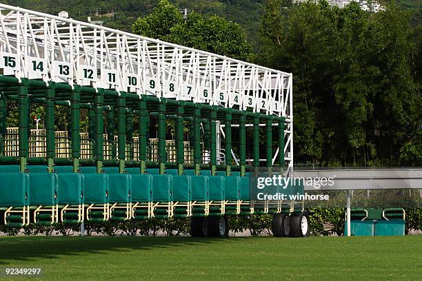 le starting gate - hong kong racing photos et images de collection