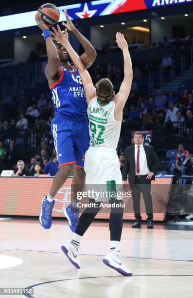 Bryant Dunston of Anadolu Efes in action against Edgaras Ulanovas of Zalgiris Kaunas during the Turkish Airlines Euroleague basketball match between...