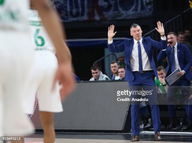 Head coach of Zalgiris Kaunas Sarunas Jasikevicius gives tactics to his players during the Turkish Airlines Euroleague basketball match between...