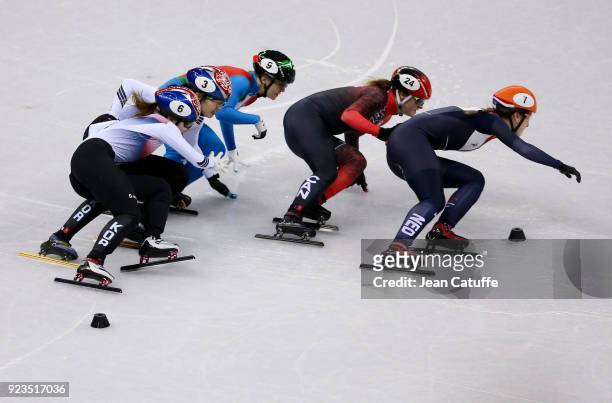 Suzanne Schulting of the Netherlands leads front of Kim Boutin of Canada , Arianna Fontana of Italy , Sukhee Shim of South Korea and Minjeong Choi of...