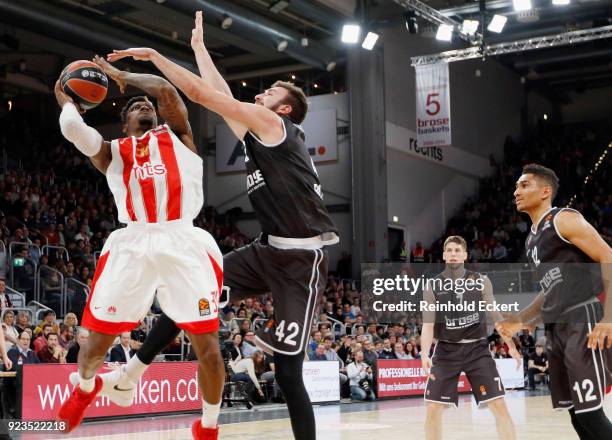 Dylan Ennis, #31 of Crvena Zvezda mts Belgrade competes with Dejan Musli, #42 of Brose Bamberg in action during the 2017/2018 Turkish Airlines...