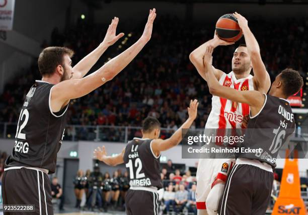 Stefan Jankovic, #16 of Crvena Zvezda mts Belgrade competes with Louis Olinde, #16 of Brose Bamberg in action during the 2017/2018 Turkish Airlines...