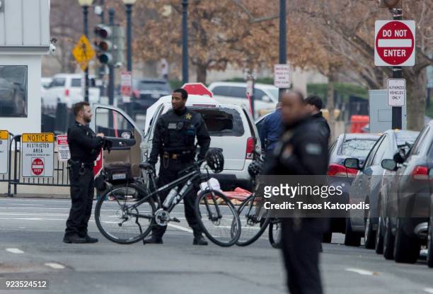 Members of the U.S. Secert Service close E Street NW at 18 Street NW near the White House complex after a SUV that crashed into a barricade on the...