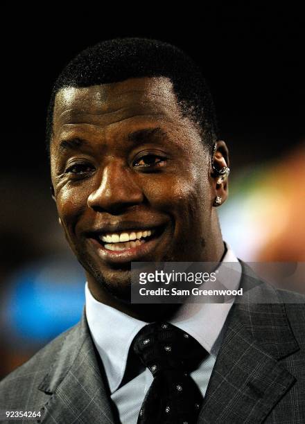 Kordell Stewart annouces the play for Versus during the game between the California Redwoods and the Florida Tuskers at the Florida Citrus Bowl on...