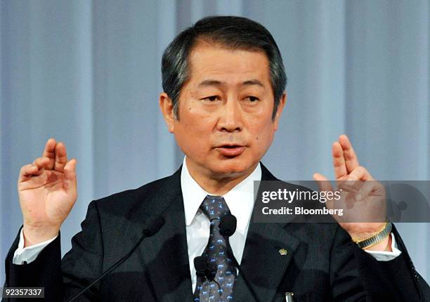 Kenichi Watanabe, president and chief executive officer of Nomura Holdings Inc., delivers a speech at the 11th Nikkei Global Management Forum 2009 in...