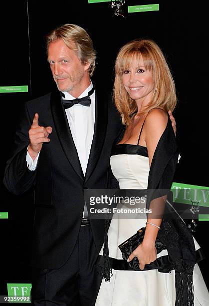 Actress Lara Dibildos and her husband Hoyt Richards arrive to the 2009 Telva Magazine Fashion Awards ceremony, held at the Teatro del Canal on...