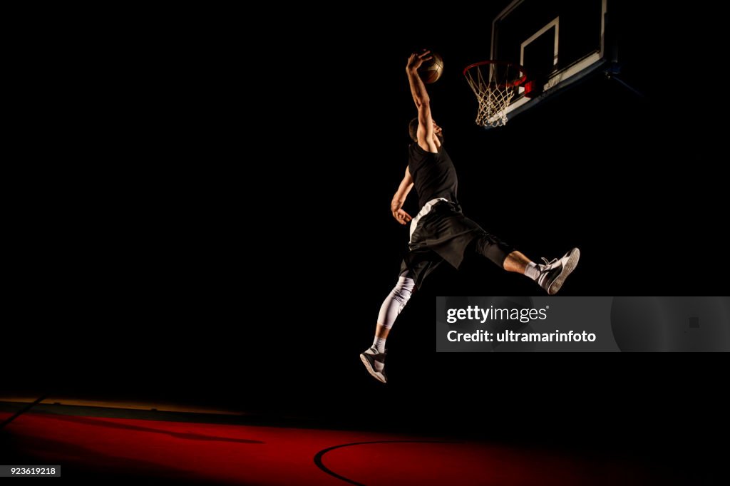 Basketball player makes slam dunk - Man Dunking