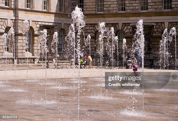 fountains and fun - the strand london stock pictures, royalty-free photos & images