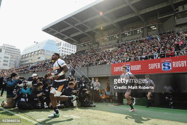Players of the Brumbies run onto the field during the Super Rugby round 2 match between Sunwolves and Brumbies at the Prince Chichibu Memorial Ground...