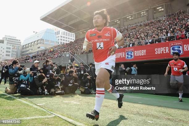 Keita Inagaki of the Sunwolves runs onto the field during the Super Rugby round 2 match between Sunwolves and Brumbies at the Prince Chichibu...