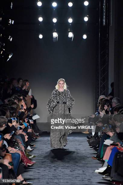 Lara Stone walks the runway at the Max Mara Ready to Wear Fall/Winter 2018-2019 fashion show during Milan Fashion Week Fall/Winter 2018/19 on...