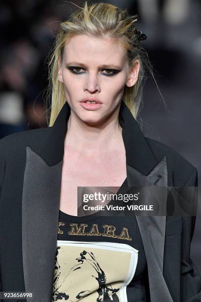 Lara Stone walks the runway at the Max Mara Ready to Wear Fall/Winter 2018-2019 fashion show during Milan Fashion Week Fall/Winter 2018/19 on...