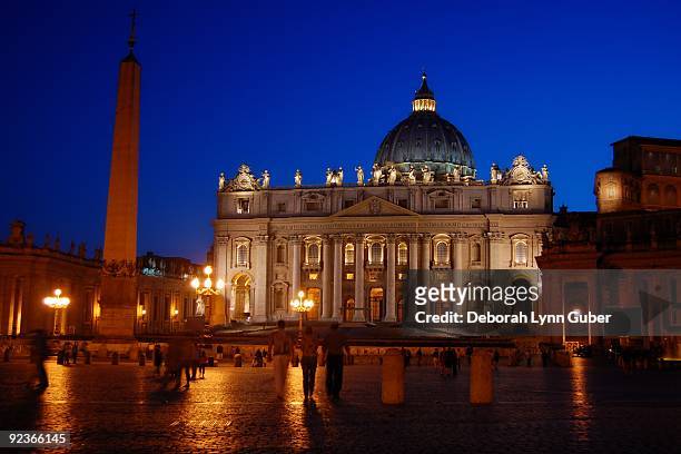 st. peter's basilica - saint peter's basilica stock pictures, royalty-free photos & images