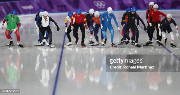 Athletes compete during the Men's Speed Skating Mass Start Final on day 15 of the PyeongChang 2018 Winter Olympic Games at Gangneung Oval on February...