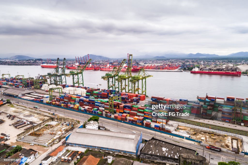 Vista aérea do porto de Santos no Brasil