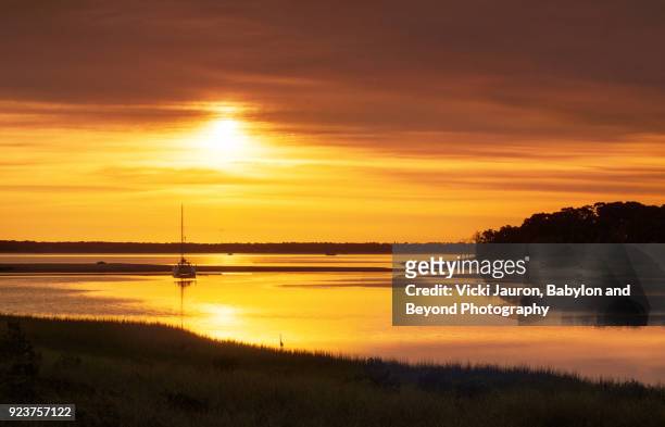 golden sunrise on the north shore of long island - sag harbor stock-fotos und bilder