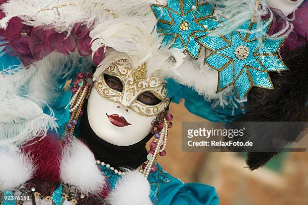 mulher bonita na máscara com fantasia de carnaval em veneza (xxl - máscara de veneza imagens e fotografias de stock