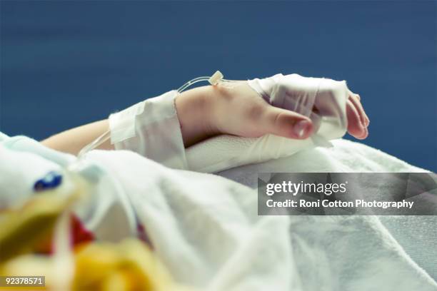 patient in hospital room - schlauch stock-fotos und bilder
