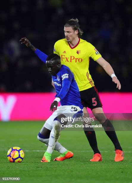 Sebastian Prodl of Watford puts pressure on Oumar Niasse of Everton during the Premier League match between Watford and Everton at Vicarage Road on...