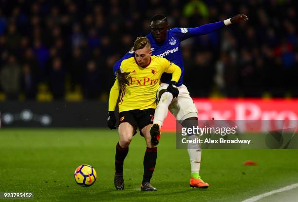 Oumar Niasse of Everton and Gerard Deulofeu of Watford battle for the ball during the Premier League match between Watford and Everton at Vicarage...